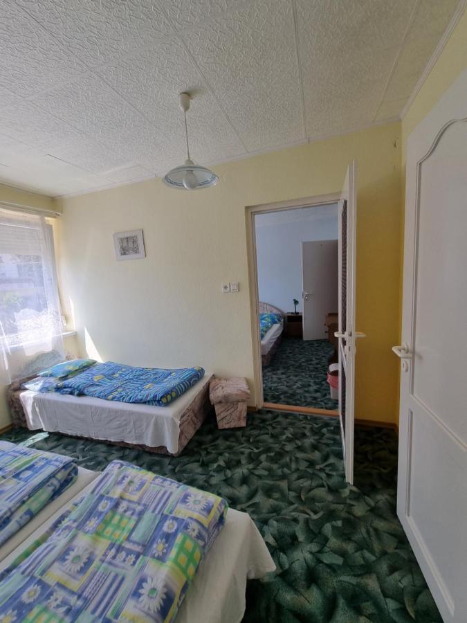 Taban Vendeghaz Balatonlelle Bed & Breakfast Exterior photo