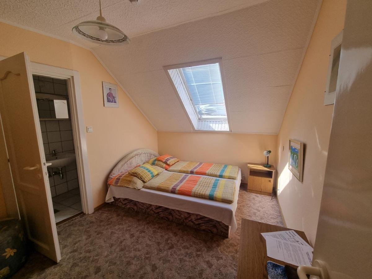 Taban Vendeghaz Balatonlelle Bed & Breakfast Exterior photo