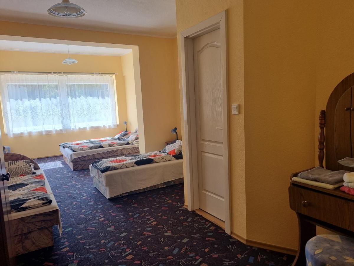 Taban Vendeghaz Balatonlelle Bed & Breakfast Exterior photo