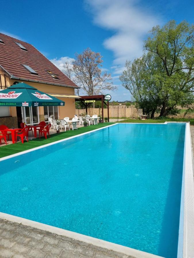 Taban Vendeghaz Balatonlelle Bed & Breakfast Exterior photo