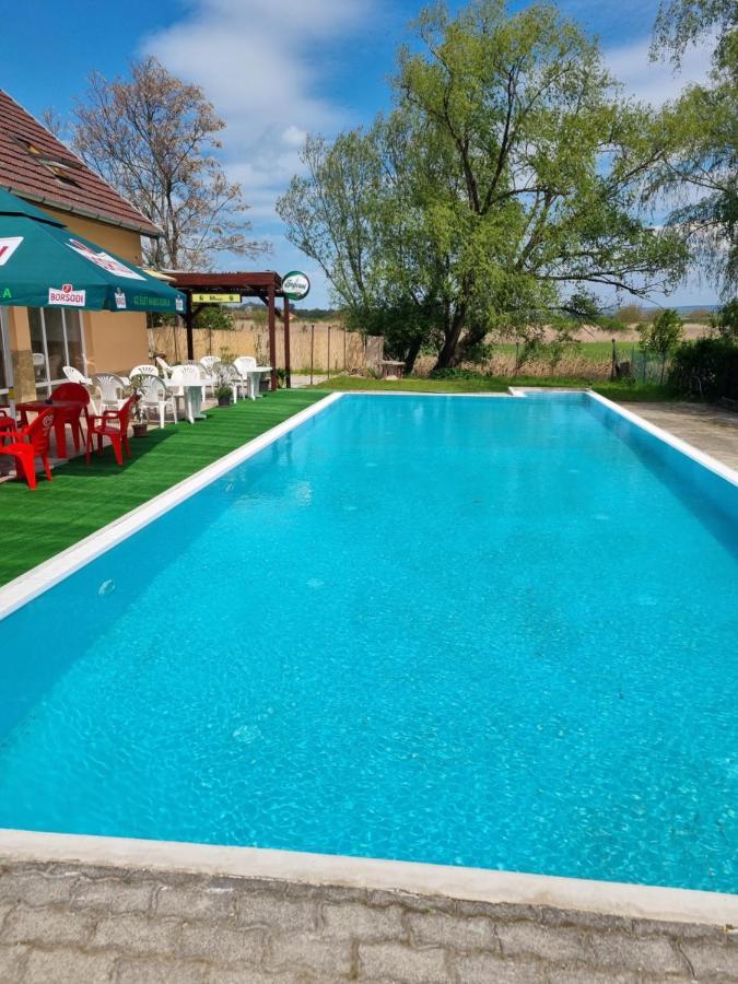 Taban Vendeghaz Balatonlelle Bed & Breakfast Exterior photo