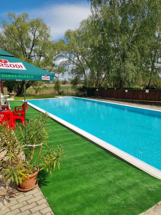 Taban Vendeghaz Balatonlelle Bed & Breakfast Exterior photo